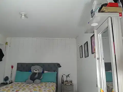 Snapshot of Corina_hot chatting on October 2025 10:44:01 PM Corina hot online show from October 2025 10:44:01 PM