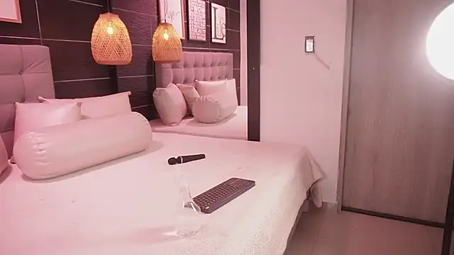 Bella TS  online show from December 2025 10:59:02 PM