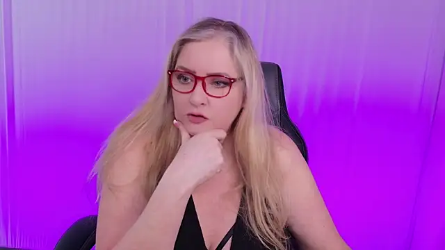 Snapshot of KatDSinclair chatting on February 2025 02:59:02 PM KatDSinclair online show from February 2025 02:59:02 PM