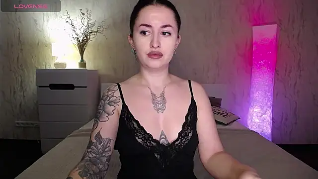 Snapshot of VioletCatt chatting on March 2025 06:30:01 AM VioletCatt online show from March 2025 06:30:01 AM
