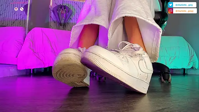 charlotte  grey online show from September 2025 01:25:02 PM