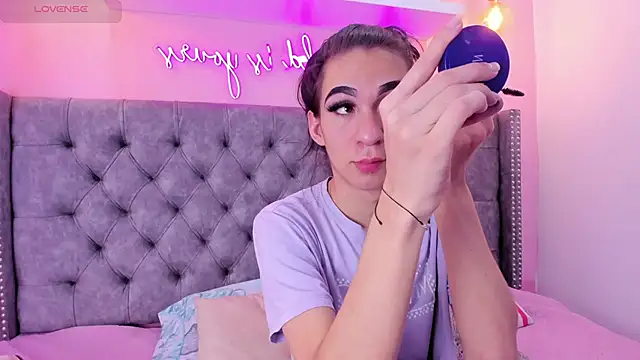 Mia thompson 19 online show from November 2025 05:25:01 PM