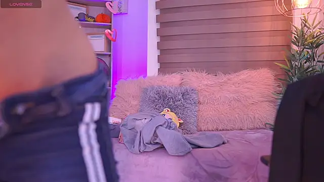 madelyn rose  online show from September 2025 02:00:01 AM