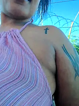 Snapshot of ExclusiveLeexx chatting on January 2026 04:11:01 PM ExclusiveLeexx online show from January 2026 04:11:01 PM