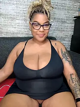 Snapshot of ExclusiveLeexx chatting on February 2026 01:33:02 PM ExclusiveLeexx online show from February 2026 01:33:02 PM