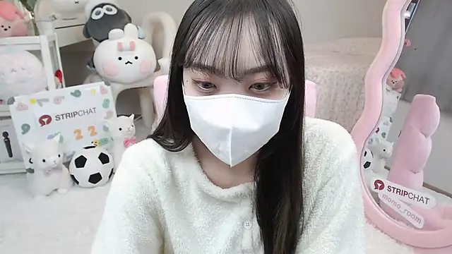 Snapshot of momo_room chatting on February 2025 03:32:02 AM momo room online show from February 2025 03:32:02 AM