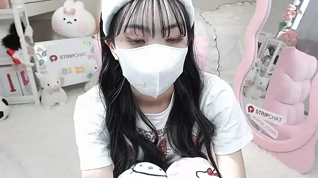 Snapshot of momo_room chatting on March 2025 05:54:01 AM momo room online show from March 2025 05:54:01 AM