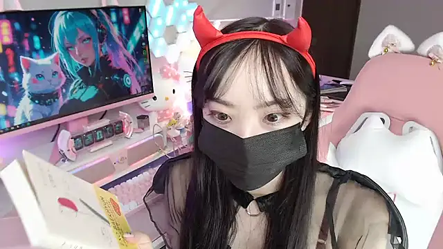 Snapshot of momo_room chatting on October 2025 10:38:02 AM momo room online show from October 2025 10:38:02 AM