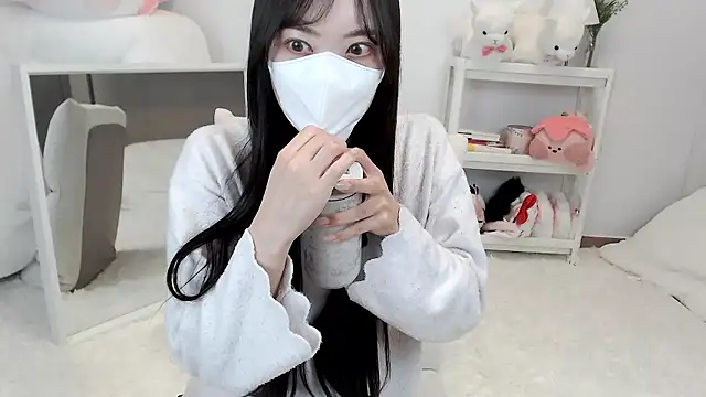 momo room online show from May 2026 04:20:02 AM