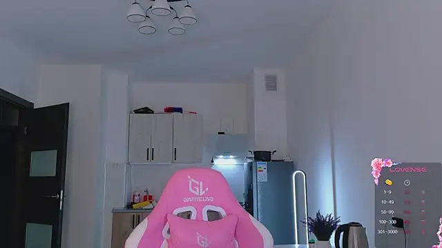 cinnabon girls online show from April 2026 06:04:02 PM