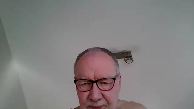 Snapshot of jimmybenido chatting on April 2026 04:42:02 PM jimmybenido online show from April 2026 04:42:02 PM