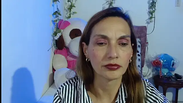 italagomez  online show from November 2025 12:24:01 AM