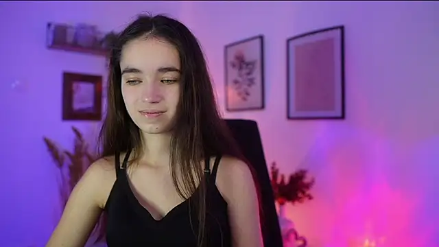 Snapshot of Gia_Paige18 chatting on October 2025 02:12:01 PM Gia Paige18 online show from October 2025 02:12:01 PM