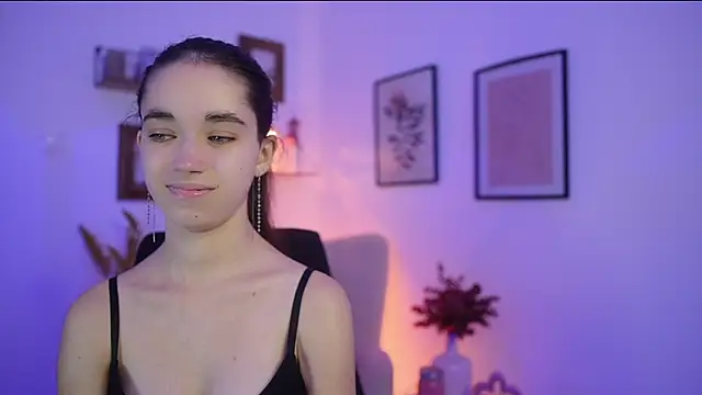 Snapshot of Gia_Paige18 chatting on November 2025 03:33:02 PM Gia Paige18 online show from November 2025 03:33:02 PM