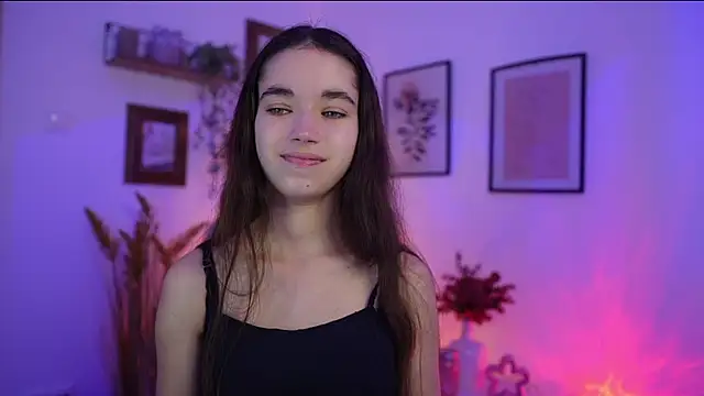 Snapshot of Gia_Paige18 chatting on November 2025 02:05:01 PM Gia Paige18 online show from November 2025 02:05:01 PM