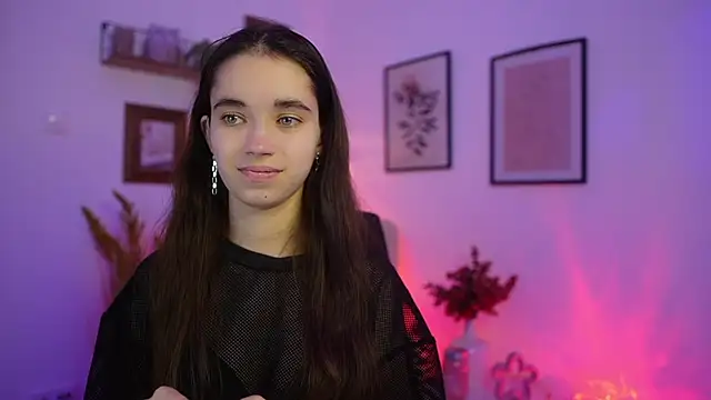 Snapshot of Gia_Paige18 chatting on November 2025 02:05:01 PM Gia Paige18 online show from November 2025 02:05:01 PM