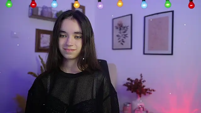 Snapshot of Gia_Paige18 chatting on December 2025 07:53:02 PM Gia Paige18 online show from December 2025 07:53:02 PM