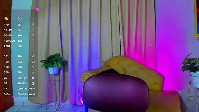 Snapshot of StarMilf chatting on February 2025 12:32:01 PM StarMilf online show from February 2025 12:32:01 PM