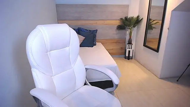 Snapshot of Violetta_rainbow chatting on December 2024 04:19:02 AM Violetta rainbow online show from December 2024 04:19:02 AM