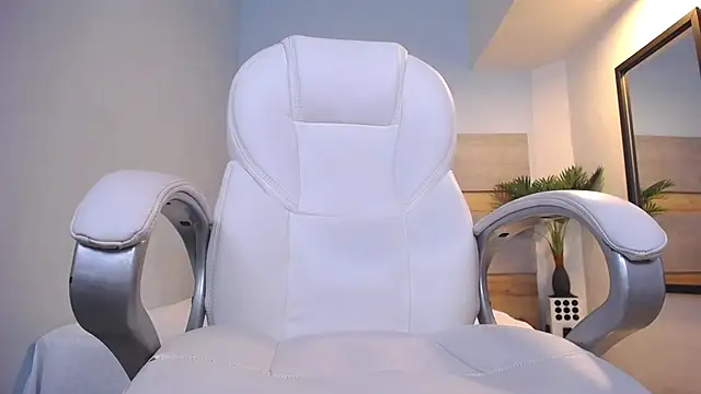 Snapshot of Violetta_rainbow chatting on January 2025 10:32:02 AM Violetta rainbow online show from January 2025 10:32:02 AM