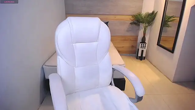 Snapshot of Violetta_rainbow chatting on March 2025 04:23:02 AM Violetta rainbow online show from March 2025 04:23:02 AM