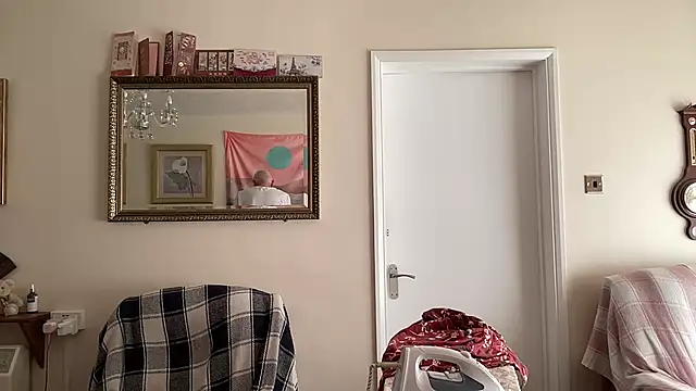 Snapshot of cutaboverest chatting on September 2025 01:05:02 PM cutaboverest online show from September 2025 01:05:02 PM