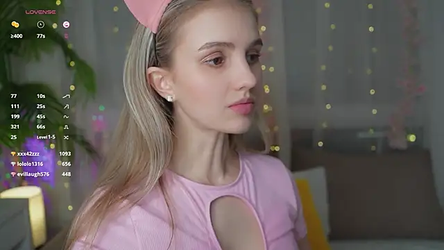 Fluffy-Angel online show from December 2024 03:17:02 PM