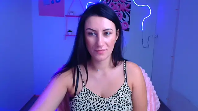 Loren Moa online show from November 2025 06:49:01 AM