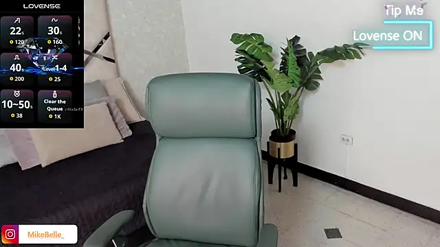 Snapshot of mike_belle chatting on October 2025 07:56:01 PM mike belle online show from October 2025 07:56:01 PM