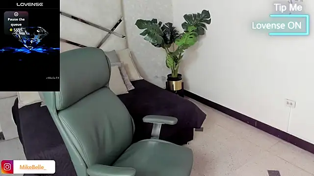 Snapshot of mike_belle chatting on October 2025 08:20:01 PM mike belle online show from October 2025 08:20:01 PM