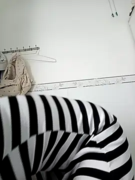 Snapshot of ___Erin___ chatting on September 2025 03:55:02 AM Erin online show from September 2025 03:55:02 AM