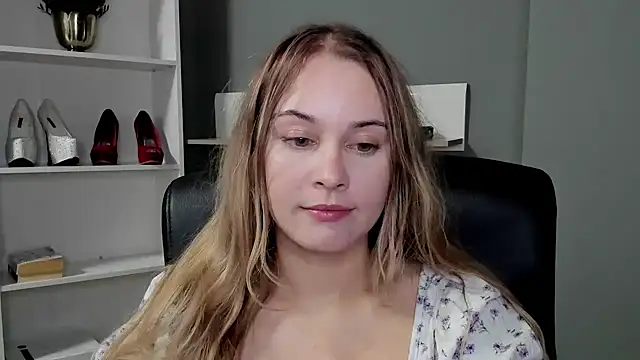 kitty valeria online show from December 2025 09:57:01 PM