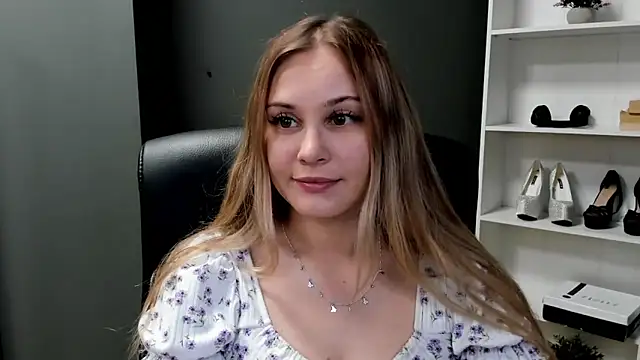 Snapshot of kitty_valeria chatting on May 2026 08:47:02 PM kitty valeria online show from May 2026 08:47:02 PM
