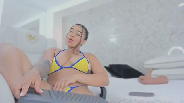 Snapshot of ximena_case chatting on October 2025 12:12:02 PM ximena case online show from October 2025 12:12:02 PM