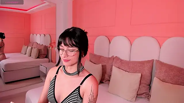 emilly williams  online show from January 2025 05:10:02 PM