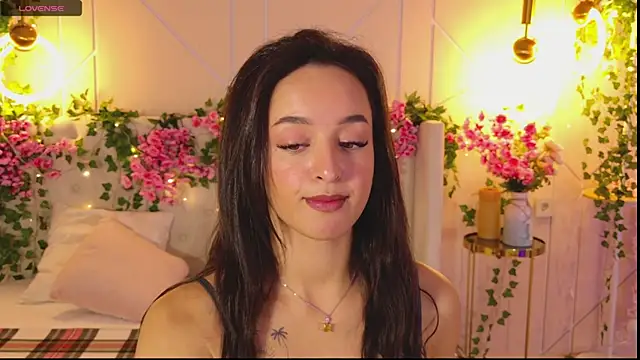 Snapshot of Lolly_Neal chatting on October 2025 04:57:02 AM Lolly Neal online show from October 2025 04:57:02 AM