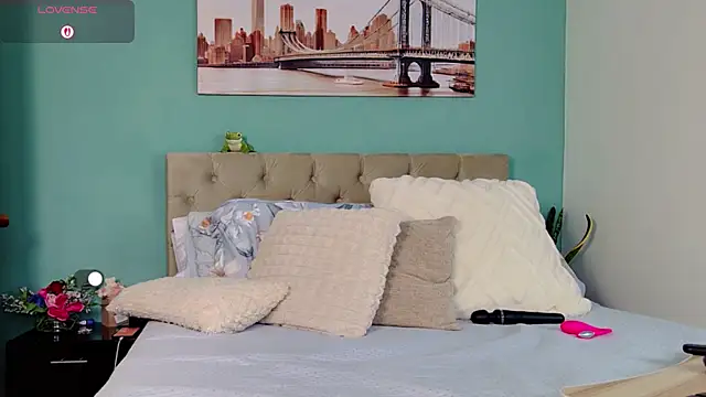 yanella fire online show from October 2025 09:02:01 PM