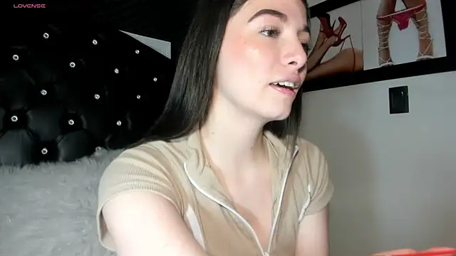 Snapshot of diana_queen_ chatting on December 2025 09:54:02 PM diana queen online show from December 2025 09:54:02 PM