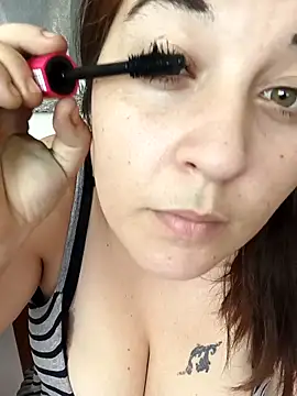 Snapshot of yzabell18 chatting on November 2025 12:27:01 PM yzabell18 online show from November 2025 12:27:01 PM