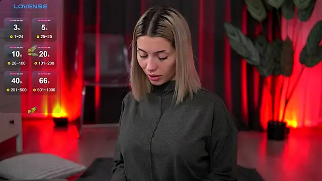 Snapshot of AudreyZanne chatting on December 2025 08:18:01 AM AudreyZanne online show from December 2025 08:18:01 AM