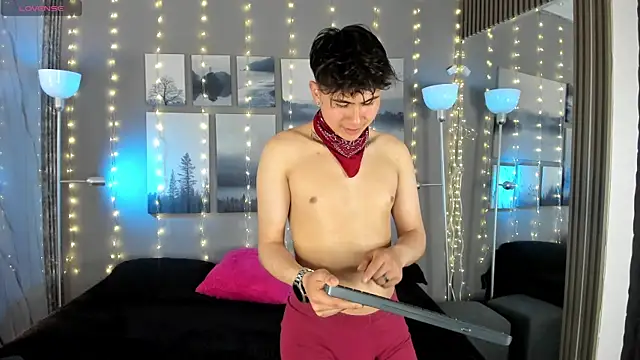 Snapshot of noah_and_rose chatting on November 2025 07:58:01 PM noah and rose online show from November 2025 07:58:01 PM