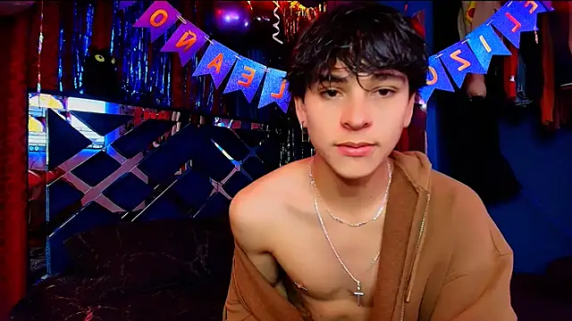 Luke Howland online show from November 2025 11:58:02 PM