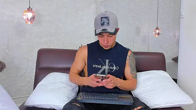 Snapshot of Bryson_Collins_ chatting on January 2025 09:15:01 PM Bryson Collins online show from January 2025 09:15:01 PM
