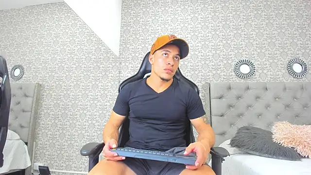 Snapshot of Bryson_Collins_ chatting on January 2025 11:10:02 PM Bryson Collins online show from January 2025 11:10:02 PM