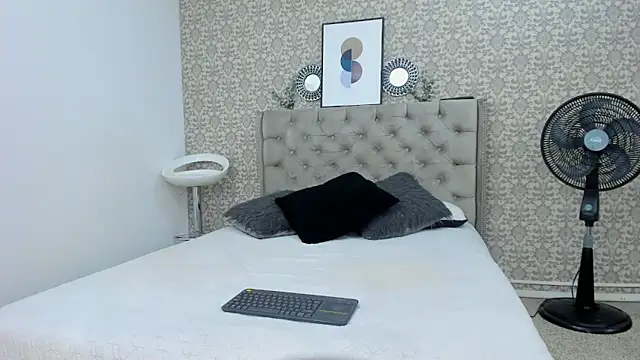 Snapshot of Bryson_Collins_ chatting on September 2025 11:18:01 PM Bryson Collins online show from September 2025 11:18:01 PM