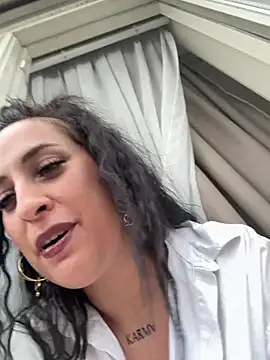 Snapshot of CarolaDrago chatting on February 2025 04:26:02 PM CarolaDrago online show from February 2025 04:26:02 PM