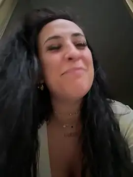 Snapshot of CarolaDrago chatting on February 2025 05:15:02 PM CarolaDrago online show from February 2025 05:15:02 PM