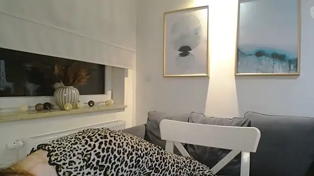 Snapshot of JulietteDiamond chatting on February 2025 03:18:02 PM JulietteDiamond online show from February 2025 03:18:02 PM