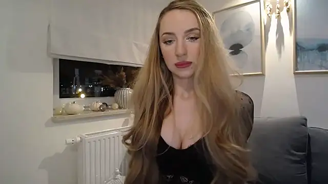 Snapshot of JulietteDiamond chatting on October 2025 04:22:01 PM JulietteDiamond online show from October 2025 04:22:01 PM