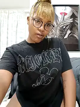 Snapshot of charmainexxx chatting on November 2025 08:09:02 PM charmainexxx online show from November 2025 08:09:02 PM